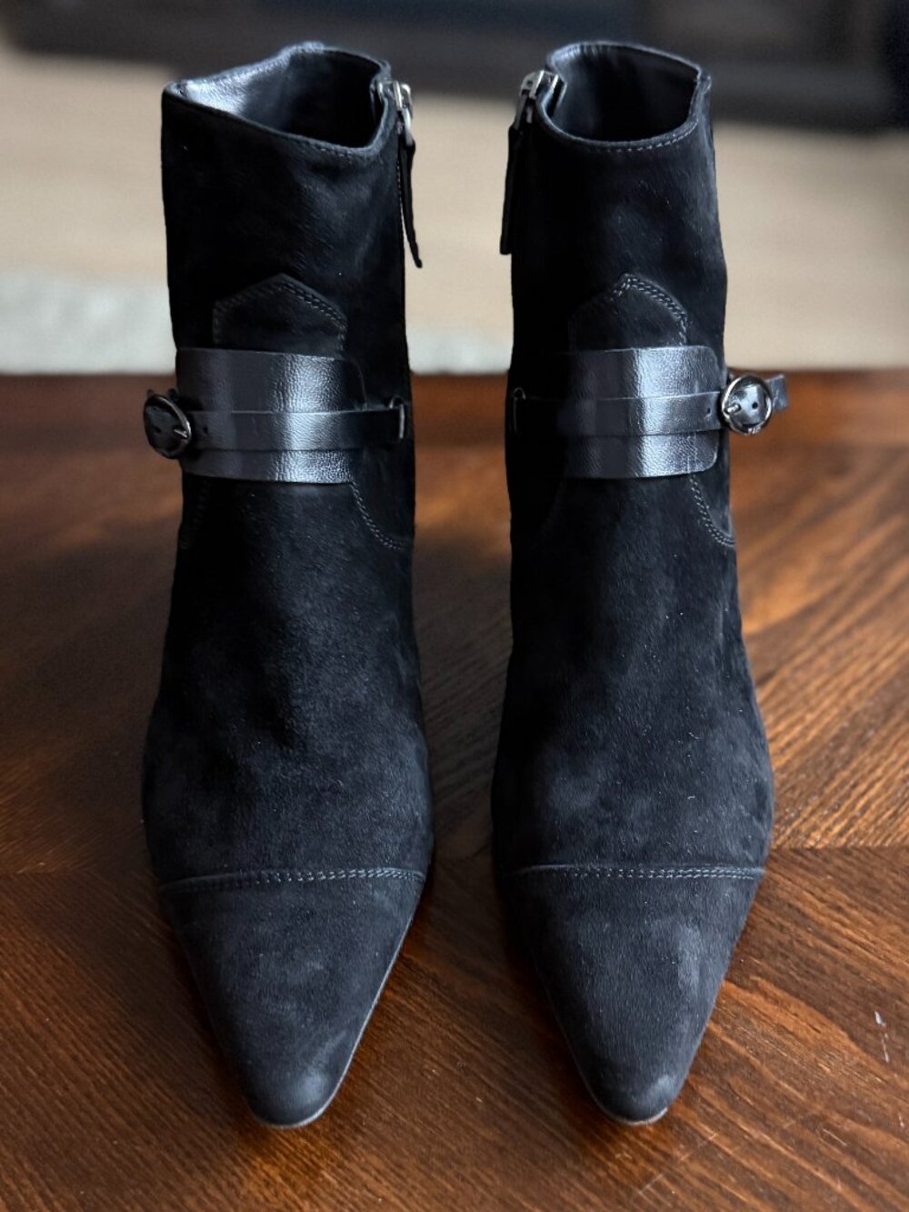 TOD'S Luxury Calfskin Suede Pointed Toe Studded Ankle Boots | Black | 8.5 | VGC